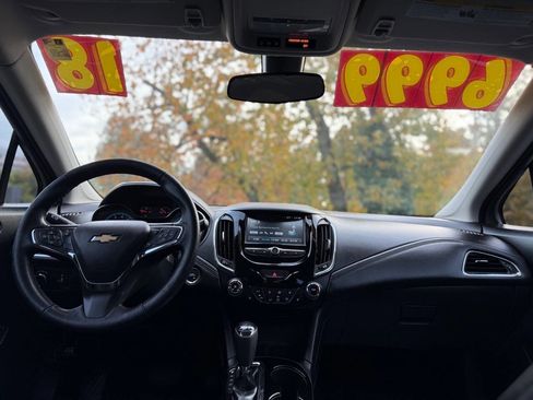 Used 2018 Chevrolet Cruze Premier image 5