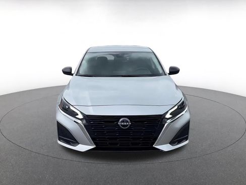 Used 2025 Nissan Altima 2.5 SV FWD image 3
