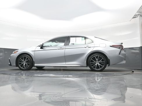 Used 2024 Toyota Camry SE FWD image 28