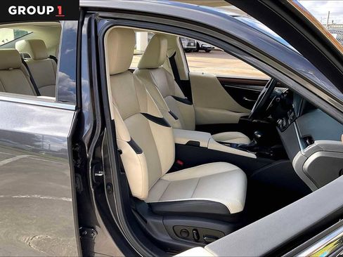 Used 2025 Lexus ES 350 w/ Premium Package image 7