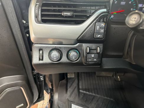 Used 2019 Chevrolet Tahoe LT w/ Luxury Package AWD/4WD image 26