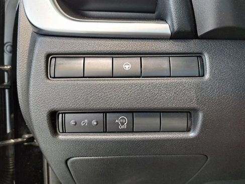 Used 2023 Nissan Rogue SV FWD image 13