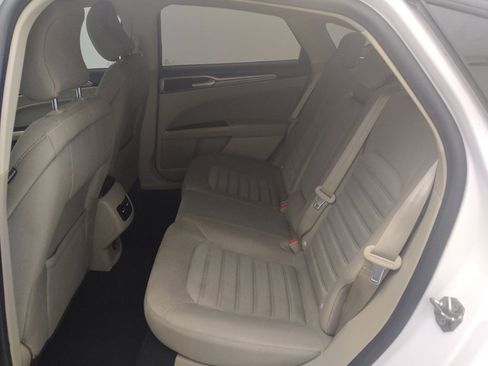 Used 2019 Ford Fusion SE FWD image 18