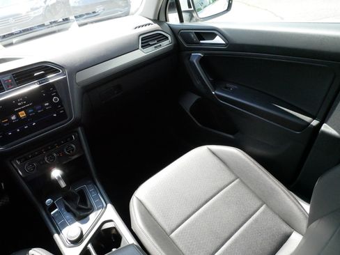 Used 2020 Volkswagen Tiguan SE AWD/4WD image 11