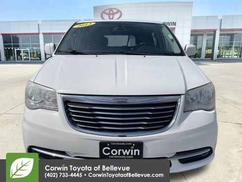 Used 2013 Chrysler Town & Country Touring image 8