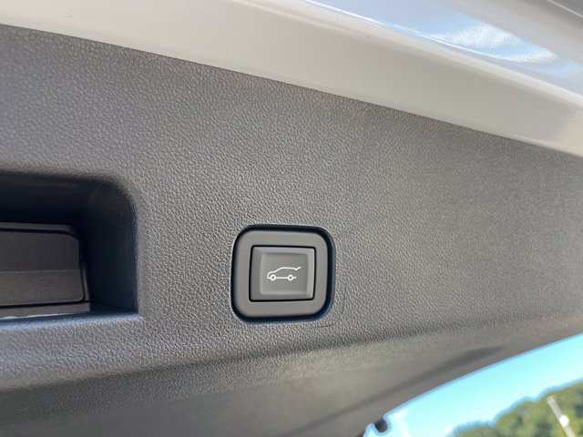 New 2027 Chevrolet Traverse RS w/ LPO, Floor Liner Package FWD image 9
