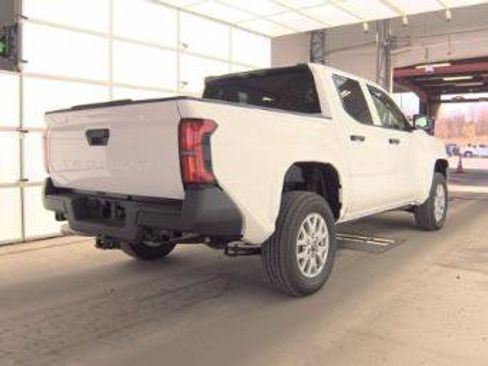 Used 2025 Toyota Tacoma SR image 4