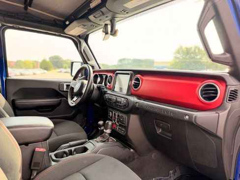 Used 2019 Jeep Wrangler Unlimited Rubicon AWD/4WD image 40