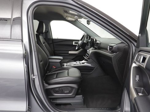 Used 2022 Ford Explorer XLT w/ Equipment Group 202A image 19