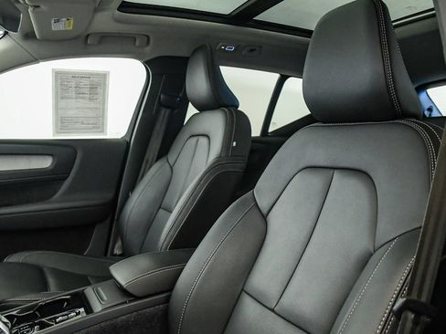 Used 2026 Volvo XC40 B5 Plus AWD/4WD image 17