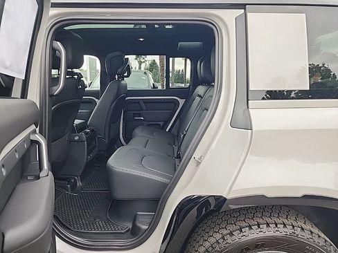 New 2026 Land Rover Defender 110 X-Dynamic SE AWD/4WD image 14