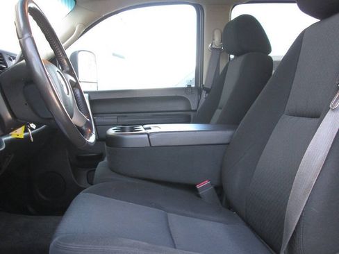 Used 2011 Chevrolet Silverado 2500 LT w/ Interior Plus Package AWD/4WD image 17