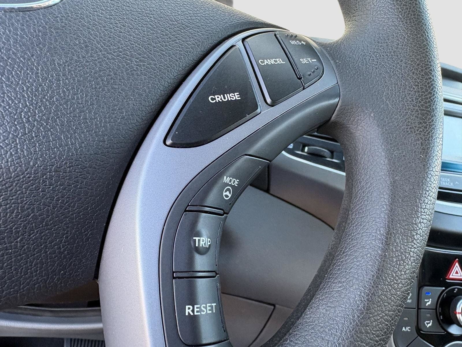 Used 2015 Hyundai Elantra SE w/ Option Group 02 FWD image 26