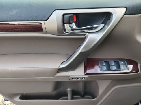 Used 2019 Lexus GX 460 image 18