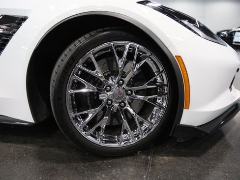 Used 2016 Chevrolet Corvette Z06 w/ 3LZ Preferred Equipment Group RWD image 13