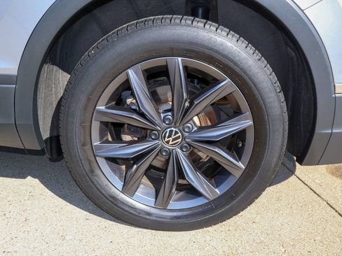 Used 2024 Volkswagen Tiguan SE AWD/4WD image 12