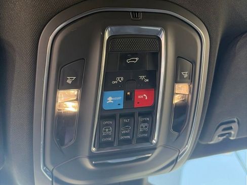 Used 2023 Jeep Wagoneer Series II w/ Premium Group I AWD/4WD image 20
