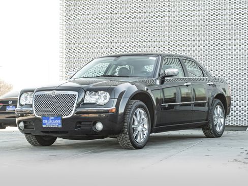 Used 2010 Chrysler 300 C image 7