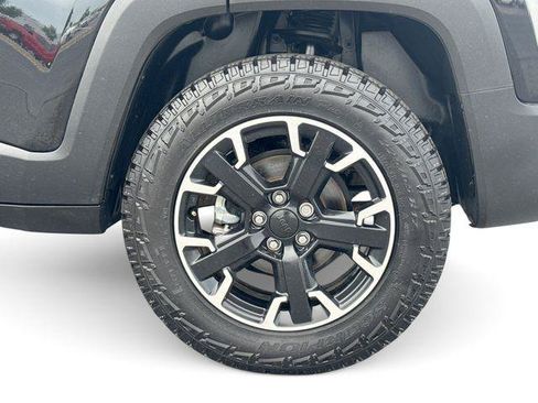 Used 2023 Jeep Renegade Latitude AWD/4WD image 19