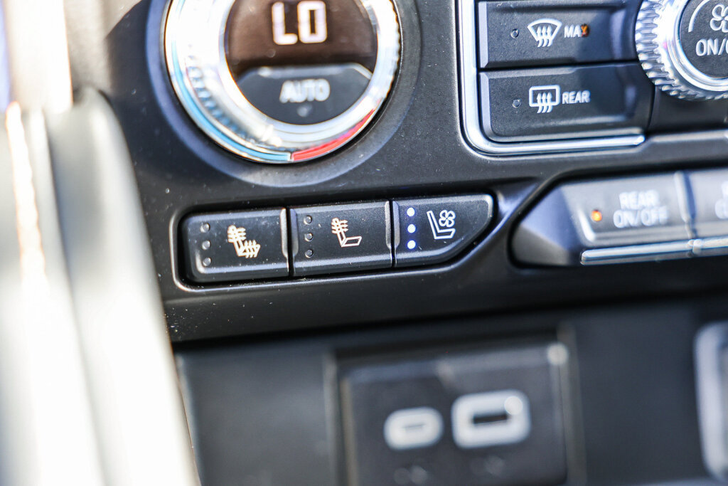 Used 2024 GMC Yukon XL AT4 w/ AT4 Premium Plus Package AWD/4WD image 17