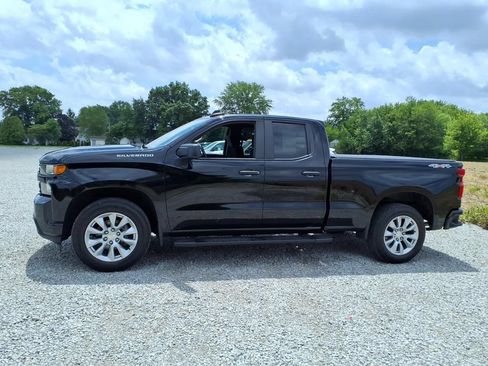 Used 2019 Chevrolet Silverado 1500 Custom w/ Custom Value Package AWD/4WD image 10