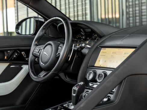 Used 2022 Jaguar F-TYPE Convertible image 33