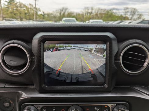 Used 2018 Jeep Wrangler Unlimited Sahara w/ Dual Top Group AWD/4WD image 20