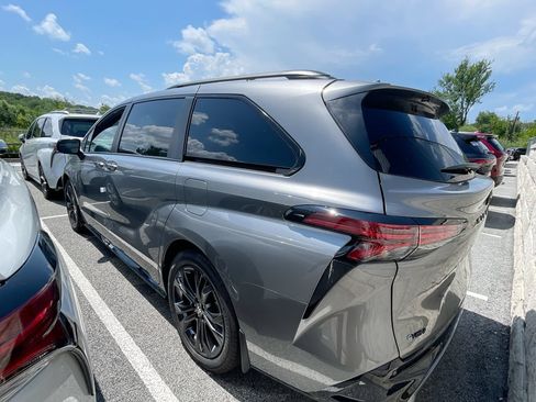 Used 2026 Toyota Sienna XSE FWD image 14