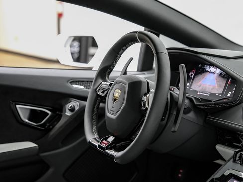 Used 2023 Lamborghini Huracan Tecnica image 16