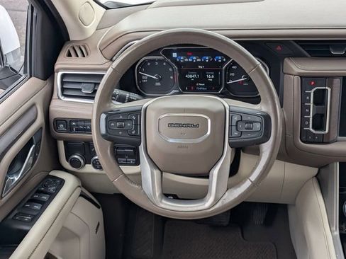 Used 2021 GMC Yukon Denali w/ Denali Premium Package image 18