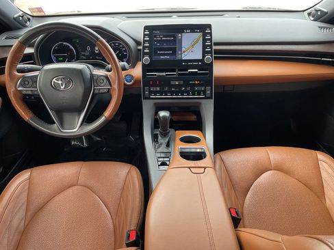 Used 2022 Toyota Avalon Limited image 11