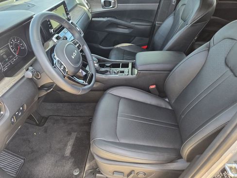 Certified 2023 Kia Sorento X-Line EX AWD/4WD image 11