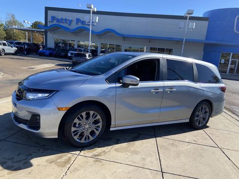 New 2026 Honda Odyssey Touring image 5