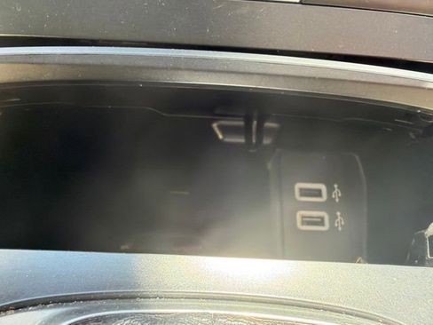Used 2018 Ford Edge Titanium w/ Equipment Group 302A AWD/4WD image 36