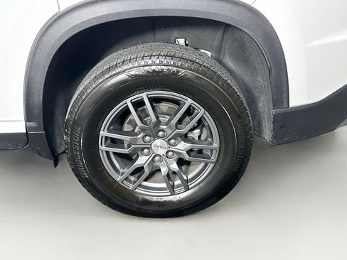 Used 2025 GMC Acadia Elevation image 11