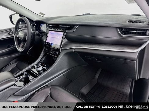 Used 2023 Jeep Grand Cherokee L Limited AWD/4WD image 32