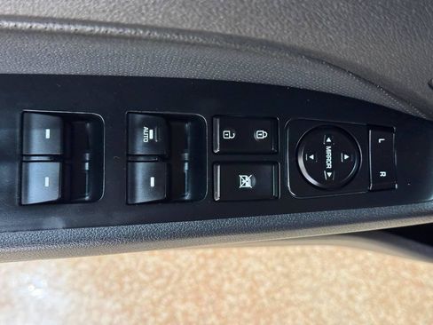Used 2018 Hyundai Elantra Sport FWD image 17