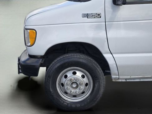 Used 2003 Ford E-350 and Econoline 350 Super Duty RWD image 9