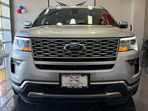 Used 2019 Ford Explorer Platinum AWD/4WD image 2