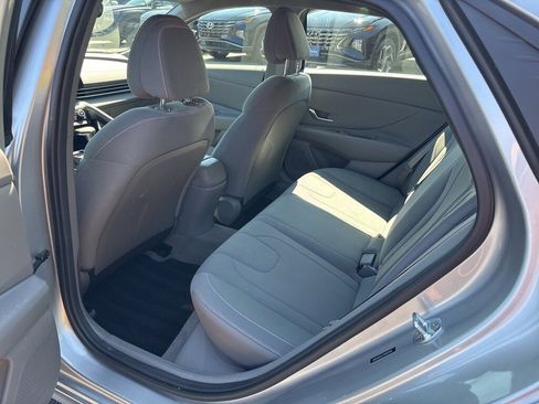Used 2023 Hyundai Elantra SEL image 14