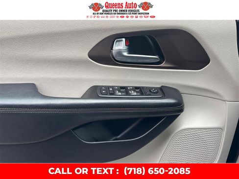 Used 2019 Chrysler Pacifica Touring-L image 22