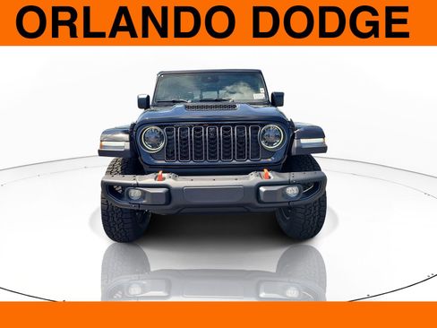 Used 2025 Jeep Gladiator Mojave image 3