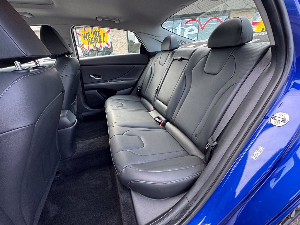 Used 2023 Hyundai Elantra Limited FWD image 11