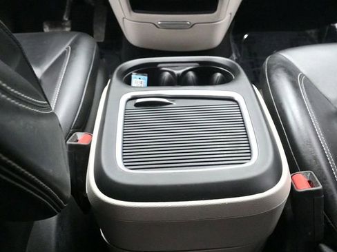 Used 2023 Chrysler Pacifica Touring-L image 22