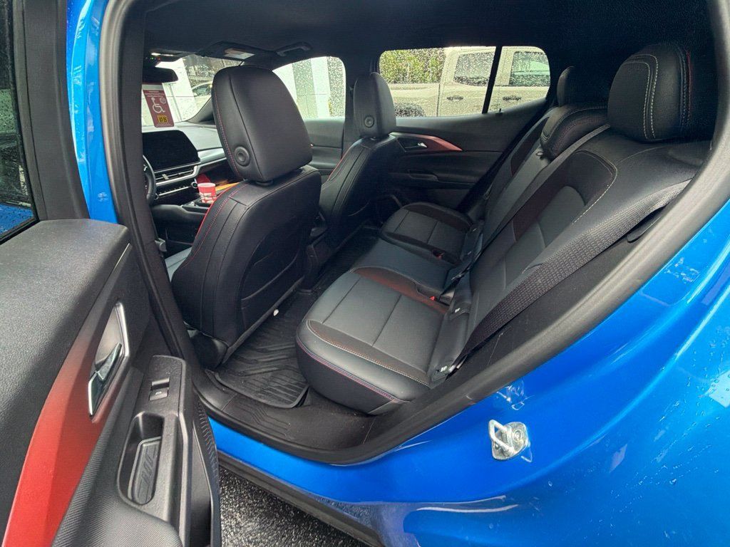 Certified 2025 Chevrolet Equinox EV RS FWD image 7