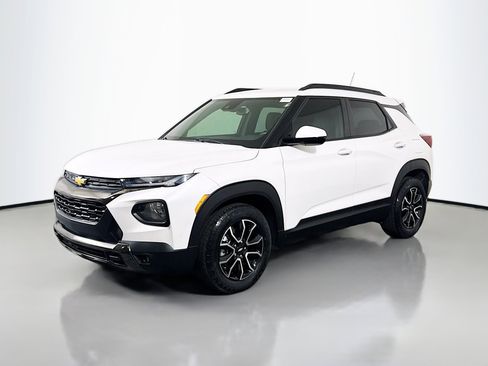 Used 2023 Chevrolet TrailBlazer ACTIV w/ Technology Package image 4