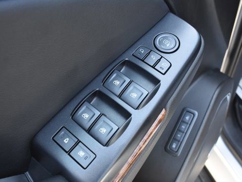 Used 2018 Chevrolet Tahoe Premier AWD/4WD image 11