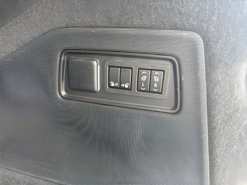 Used 2023 Cadillac Escalade ESV Sport w/ Touring Package AWD/4WD image 36