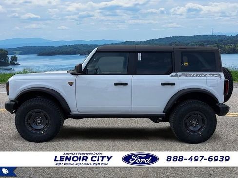 New 2025 Ford Bronco Badlands w/ Sasquatch Package AWD/4WD image 4