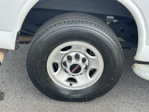 Used 2023 GMC Savana 2500 w/ Driver Convenience Package image 19